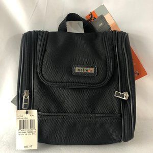 Dakota Metro Expendable Hanging Travel Kit